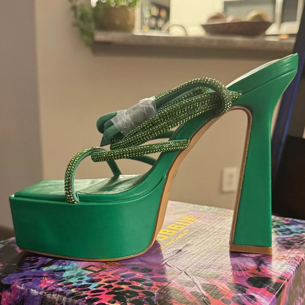 Cape Robbin 🔥Elegant Green Strappy Platform Heels SIZE 7 ✅ BRAND NEW IN BOX